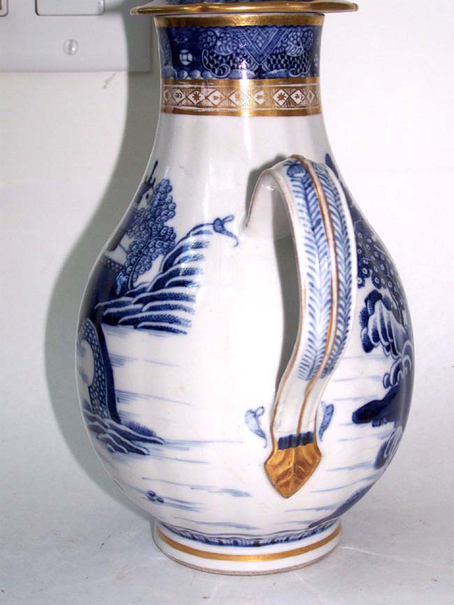 A Fine and Rare 18th century Chinese Export Porcelain 'Imperial Nanking' Chocolate Pot circa 1780. — image 3